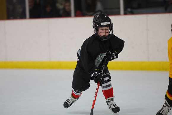 0K4A2421_GM_206_420PM_HORNETS_ELLIS_vs_RMU_BLACKHAWKS_SAT_Stad_MITE_COMET__________