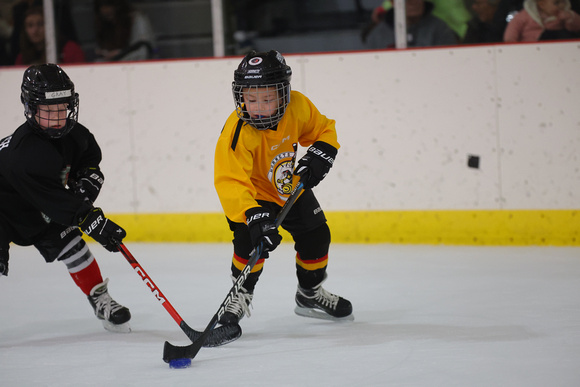 0K4A2420_GM_206_420PM_HORNETS_ELLIS_vs_RMU_BLACKHAWKS_SAT_Stad_MITE_COMET__________